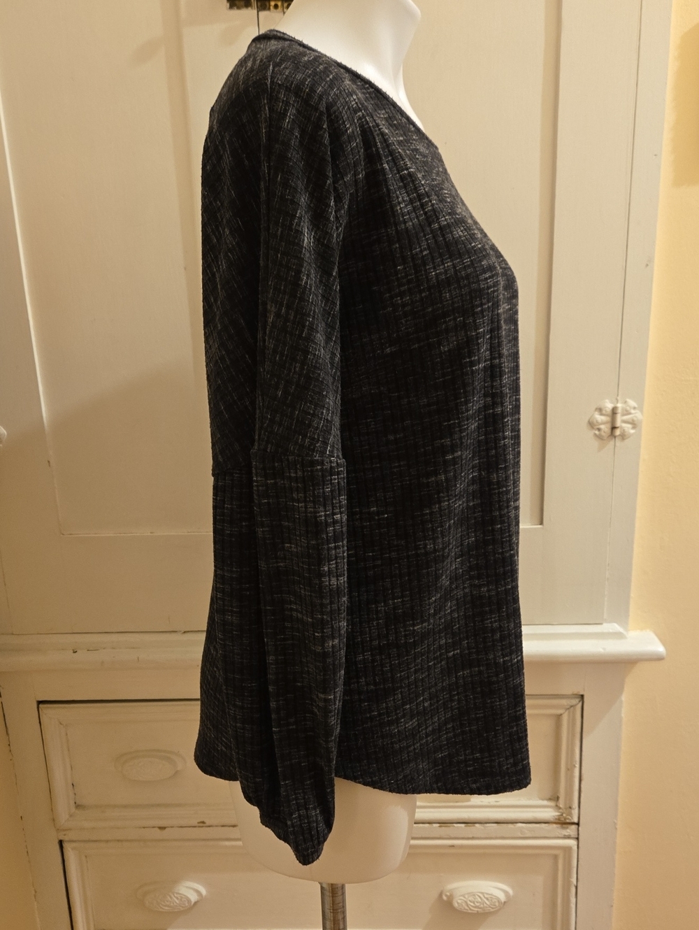 Juicy Couture Gray And Black Long Sleeved Knit Top Sz L 🎁 - Picture 3 of 8